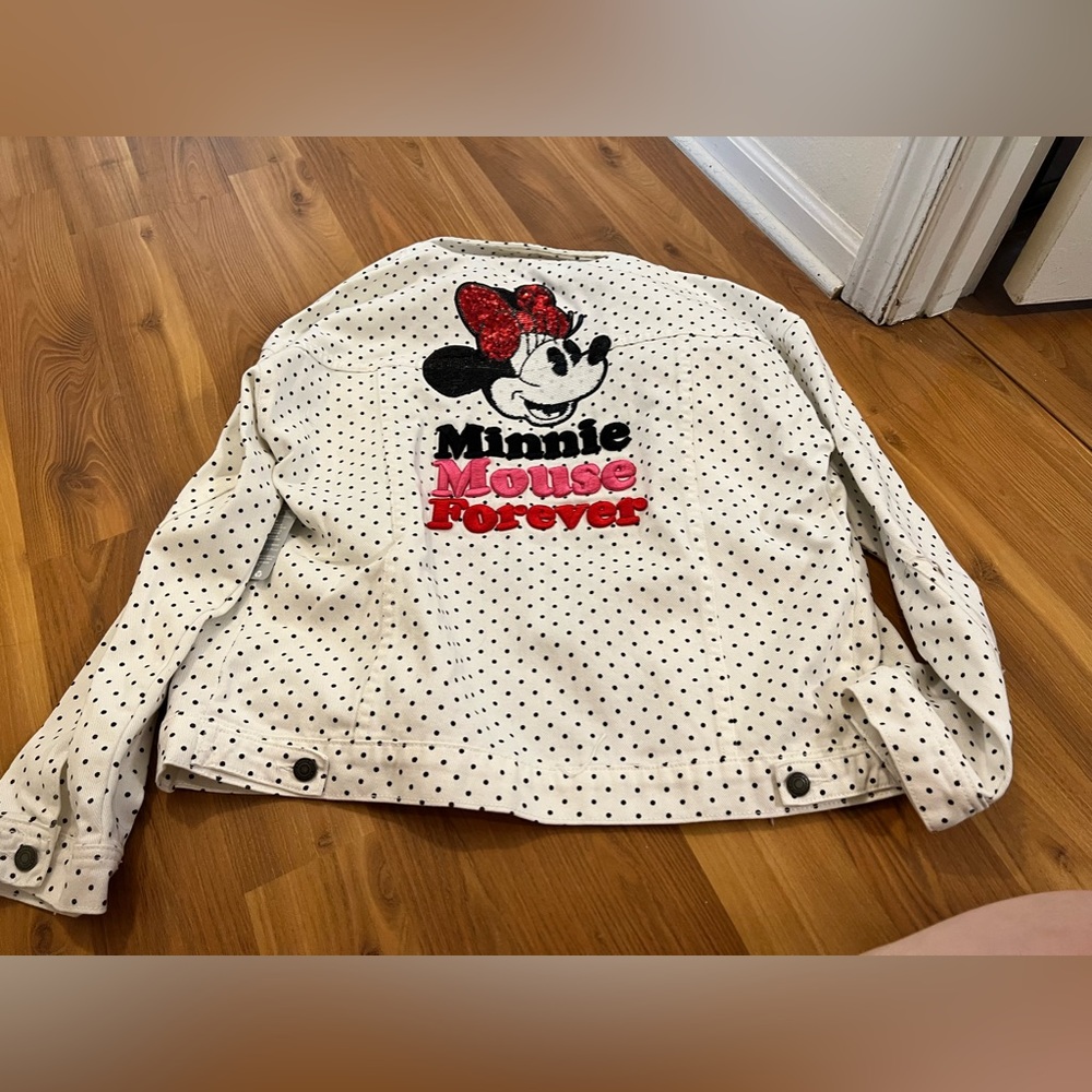 NWT Disney Minnie Mouse Bedazzled Embroidered White Polkadot Jean Jacket Size M